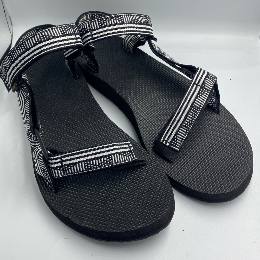 Teva Womens Size 11 Black & White Strappy Sandals Style # 1003987